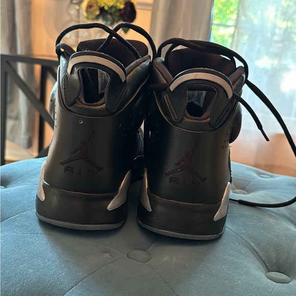 Gently used size 12 black Jordans - Picture 5 of 9